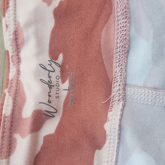 Wonderly Pink and White Camouflage Leggings - Picture 2 of 2